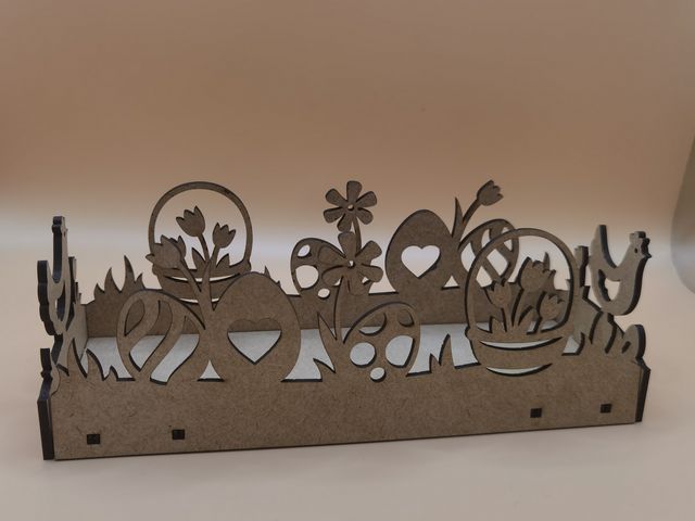 Osterkerzentablett aus Holz gelasert – Osterdeko für Kerzen und anderes – Osterkorb mit Blumen & Huhn